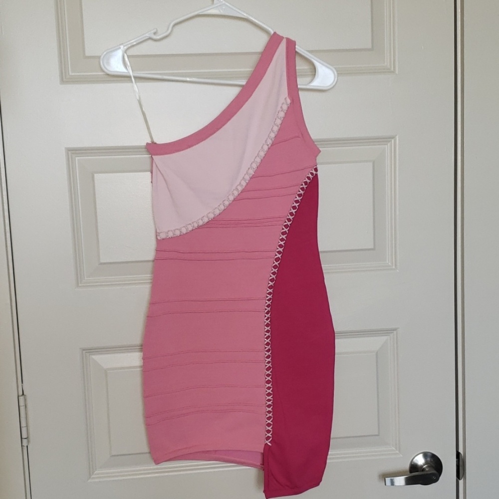 WOW Gorgeous fitted pink one-shoulder dress